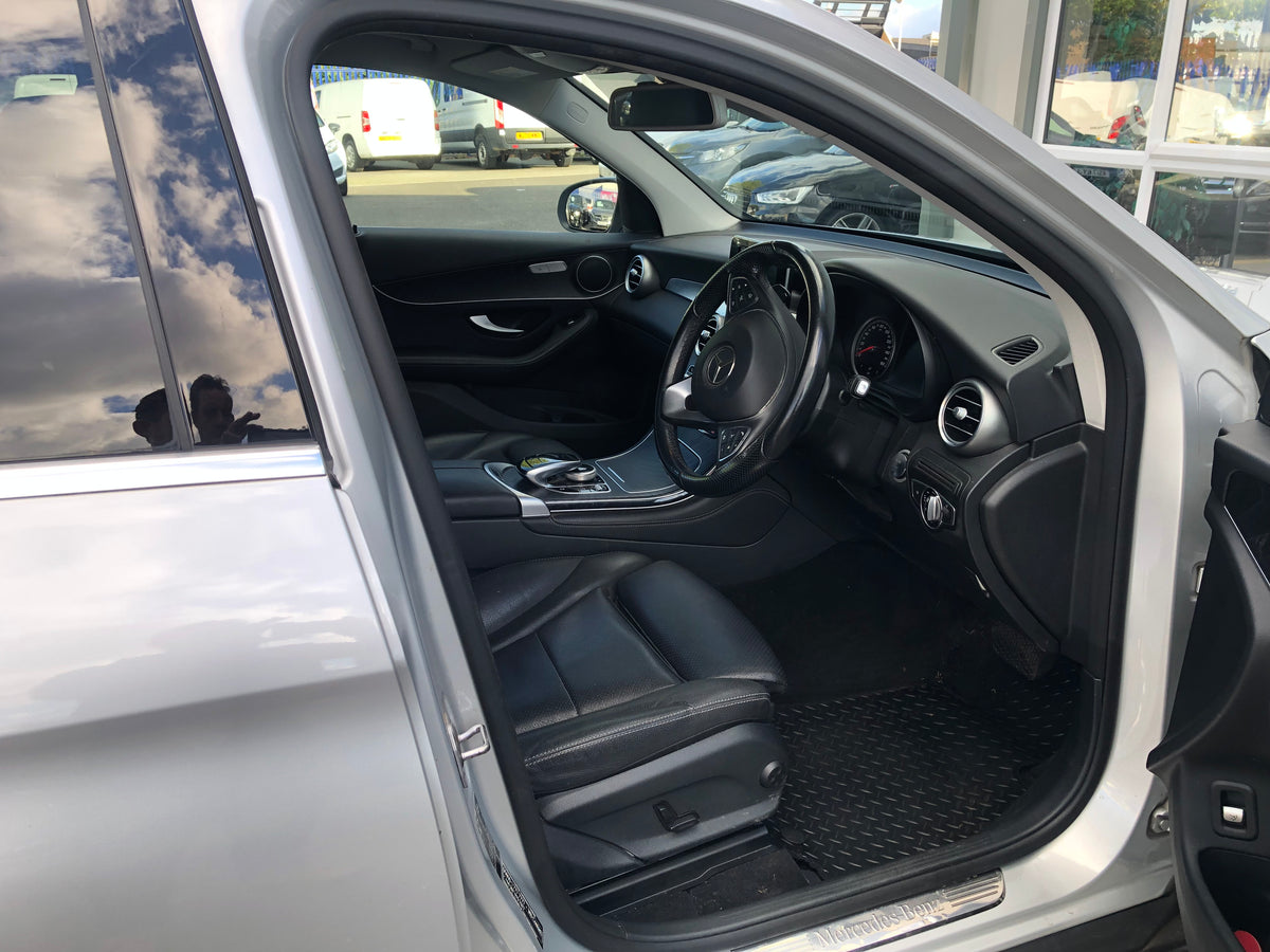 MERCEDES-BENZ GLC220 SPORT CAR
