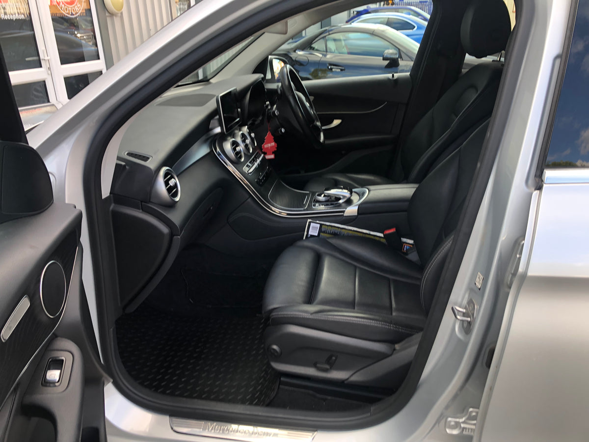 MERCEDES-BENZ GLC220 SPORT CAR