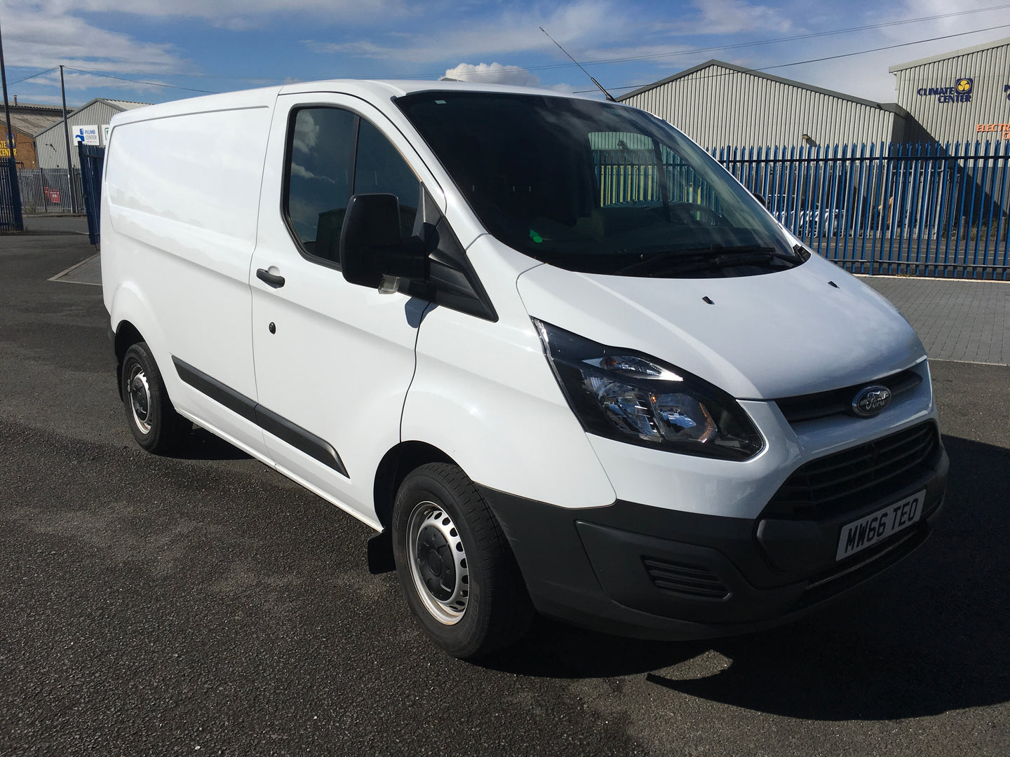 FORD TRANSIT CUSTOM WITH AIR CON